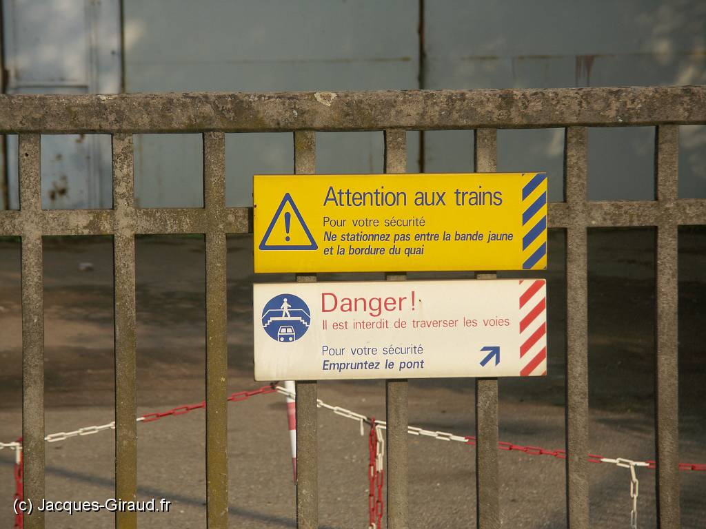 2005-06-07 07-30-27 Juin 200,0mm 1_800_eme F3,5.JPG